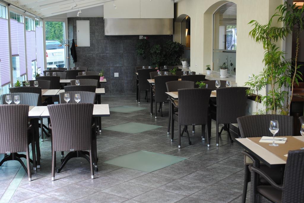 Motel - Hotel La Poularde Romont Eksteriør bilde